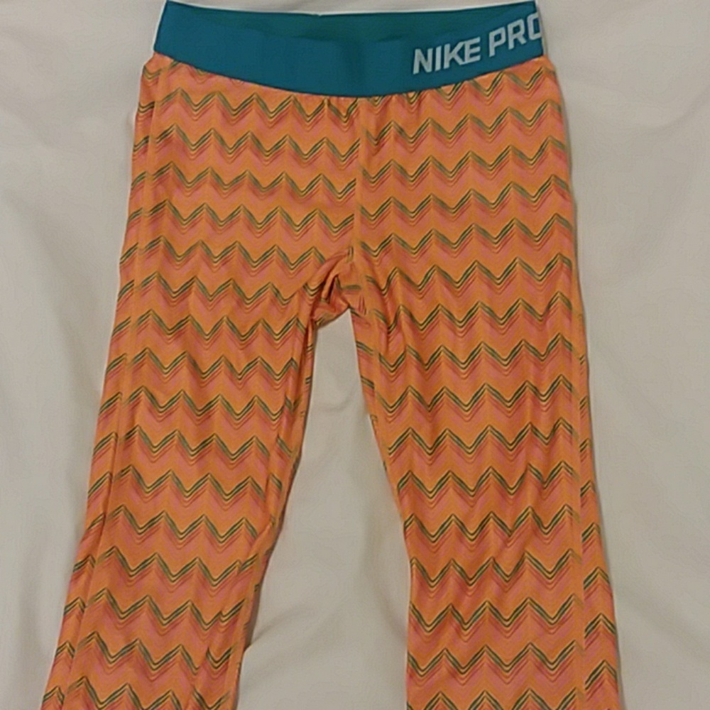 Nike Pro capri athletic pants